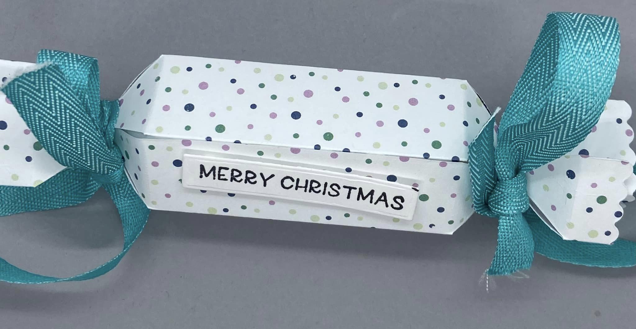 How to use the Cracker and treat box Dies Papercrafts by Hannah